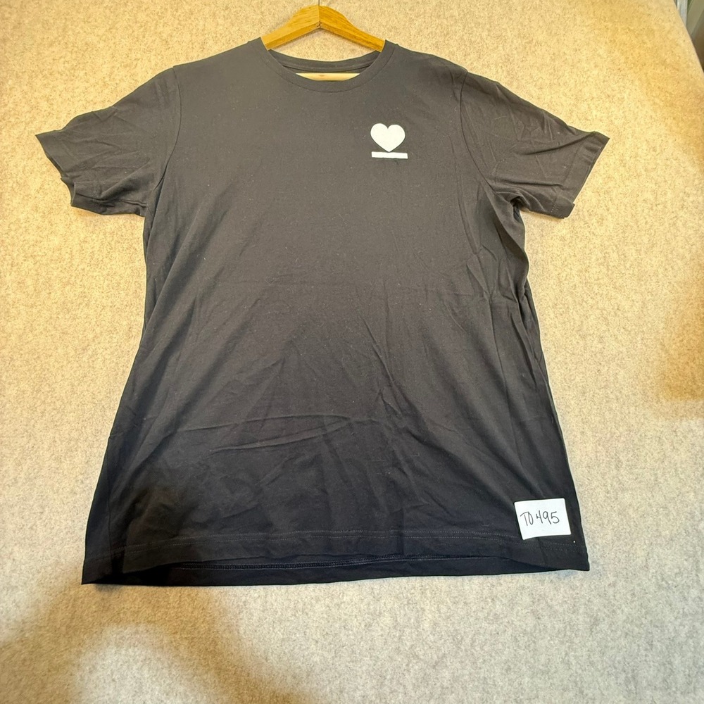 Black Short Sleeve Crewneck T-Shirt White Heart Graphic Chest Logo Tee Mens‎ L